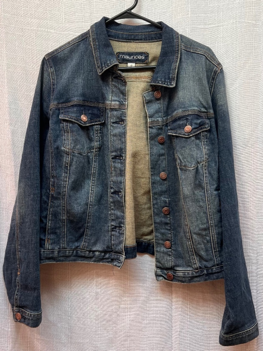 Maurices Women Denim Jacket Blue Wash Copper Tone Buttons. Size 0. Front Flaps